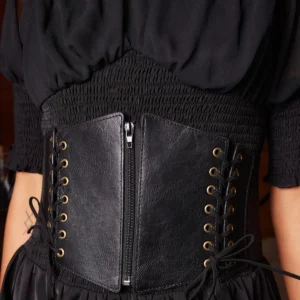 Cinturón corset de cuero negro para mujer con ajuste trasero y cierre metálico