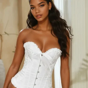 Corset blanco estilo victoriano con encaje, escote corazón y ajuste entallado para mujer