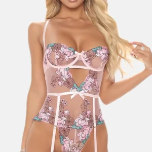 Guêpière rosa pastel con pequeños lazos y encaje floral – Lencería dulce, sexy y femenina con ligueros y tanga a juego