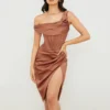 Vestido corset negro asimétrico con bustier sin tirantes – elegante y atrevido
