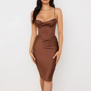 Vestido corset marrón elegante con escote favorecedor y falda fluida – ideal para eventos o looks bohemios