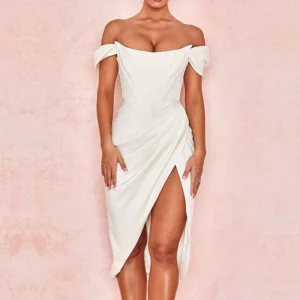 Vestido largo de baile con corset negro – elegante, con falda amplia y escote corazón
