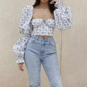 Top bustier floral para mujer, romántico y ajustado, ideal para primavera o looks casuales femeninos